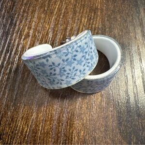 Vintage Plastic White Blue Flower Floral Hoop Earrings Cocktail Statement